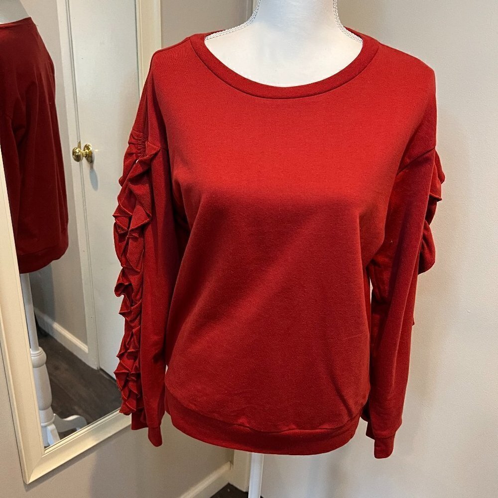 Free Generation Rust colored sweatshirt with ruffled sleeves, Size Medium